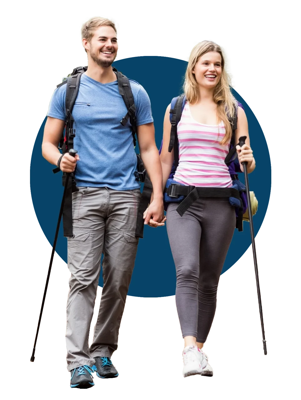 junges glückliches Wanderpaar beim Wandern